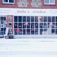 Julia Bourne Photo 9