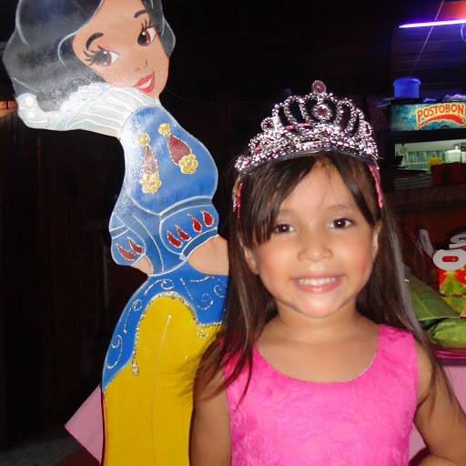 Angela Valencia Photo 9