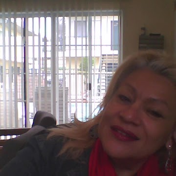 Elizabeth Vega Photo 43