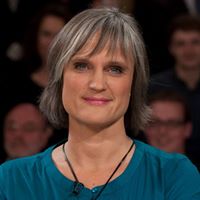 Julia Weiler Photo 10