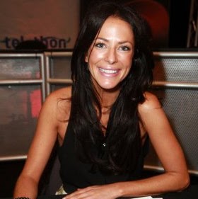 Esther Anderson Photo 15