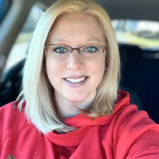 Elizabeth Leone Photo 31