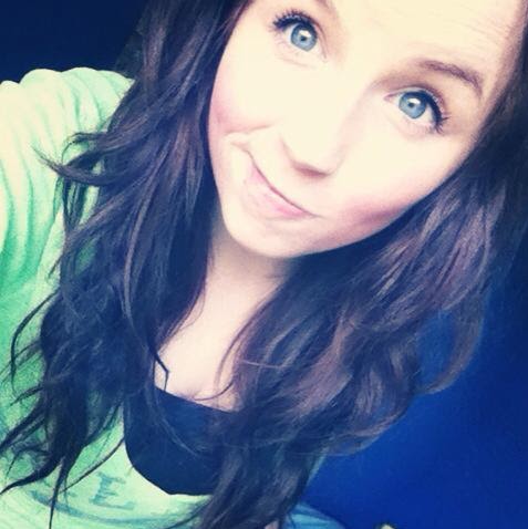 Danielle Calvert Photo 6