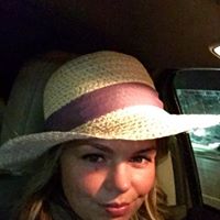 Laura Daniels Photo 19