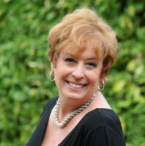 Kristine Devine Photo 16