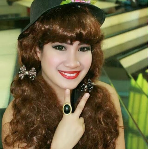 Julie Delgado Photo 15