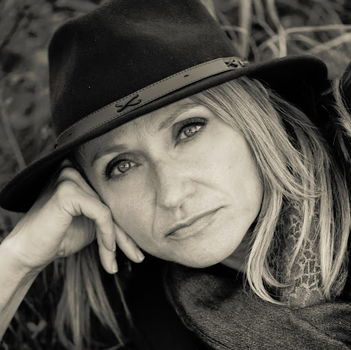 Lisa Duvall Photo 14