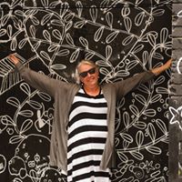 Stephanie Field Photo 16