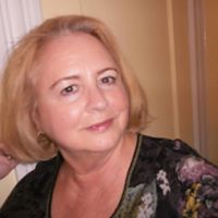 Elisabeth James Photo 15