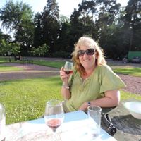 Suzanne Howarth Photo 19