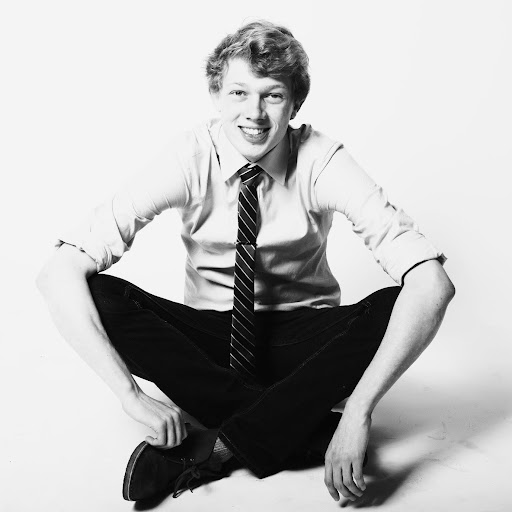 Adrian Harris Photo 11