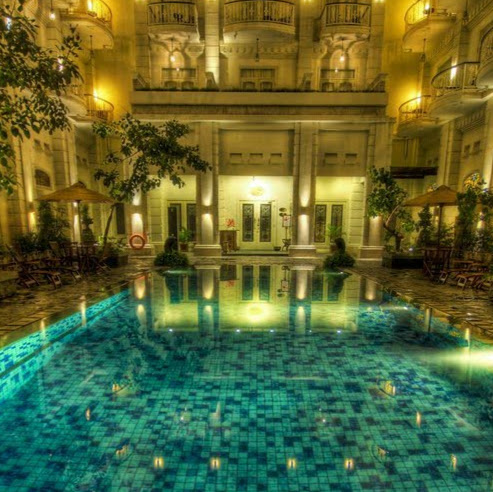 Dennis Lyon Photo 13