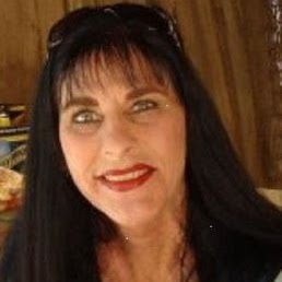 Julie Garrett Photo 16