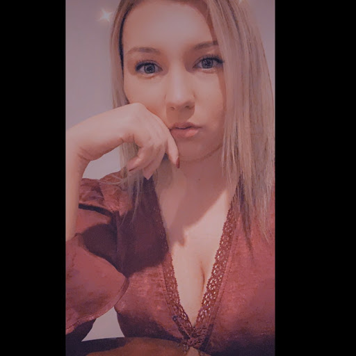 Laura Shultz Photo 27