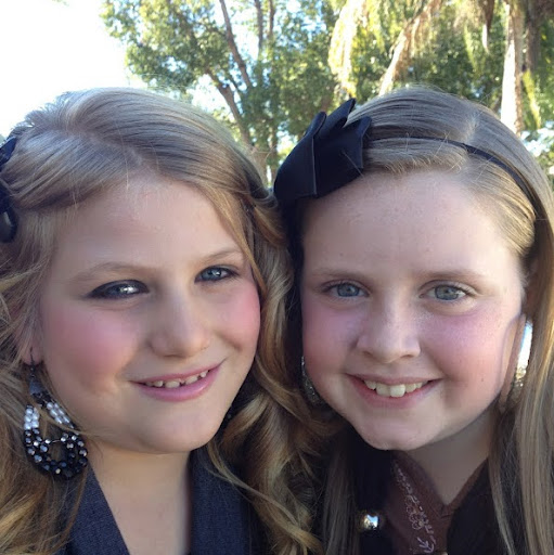 Julie Connolly Photo 16