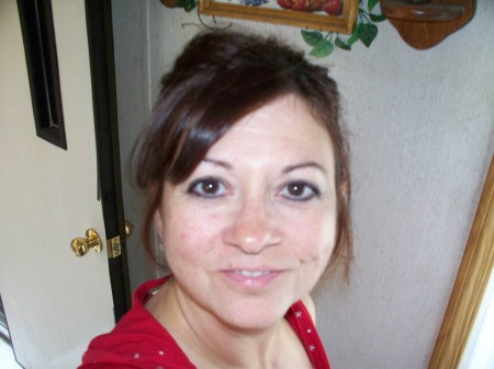 Elizabeth Ralph Photo 25