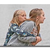 Suzanne Cross Photo 20