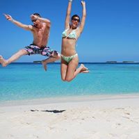 Laura Rowlands Photo 9