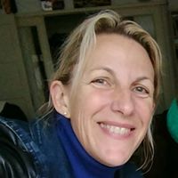 Laurie Nesbitt Photo 10