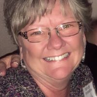 Mindy Robbins Photo 25