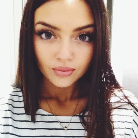 Claire Howell Photo 23