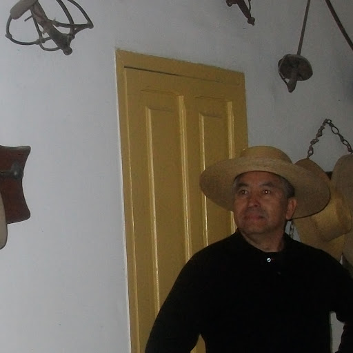 Juan Muniz Photo 12