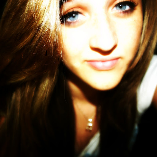 Sarah Watts Photo 34