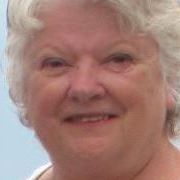 Elizabeth Thiel Photo 16