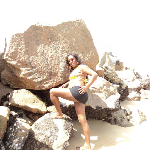 Monica Alves Photo 33