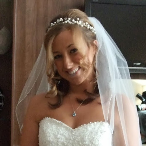 Caroline Hartley Photo 4