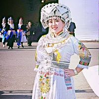 Elizabeth Vang Photo 17