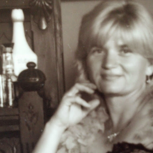 Elizabeth Metcalf Photo 13