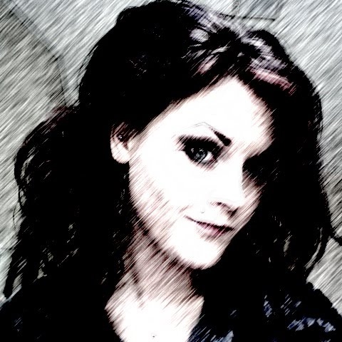 Danielle Everett Photo 23