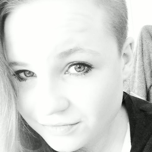 Julia Christensen Photo 15