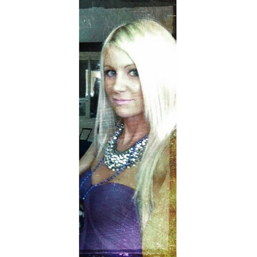 Michelle Burns Photo 16