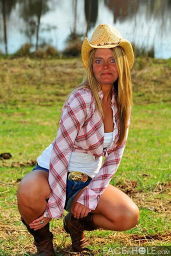 Anna Watts Photo 18