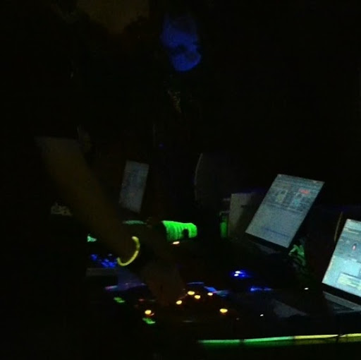 Drew Elliott Photo 25