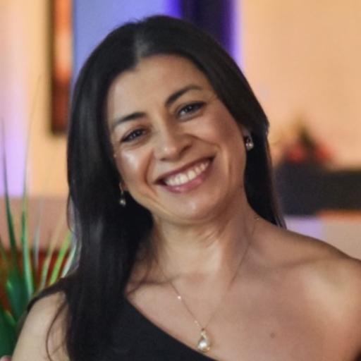 Elizabeth Navas Photo 9