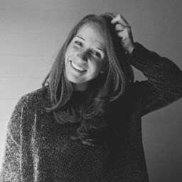 Molly Rhodes Photo 14