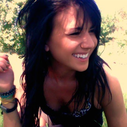 Elizabeth Webb Photo 24