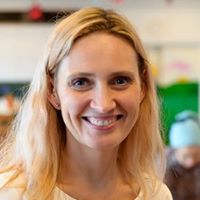 Kristine Ross Photo 18