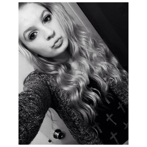 Alissa Adams Photo 4