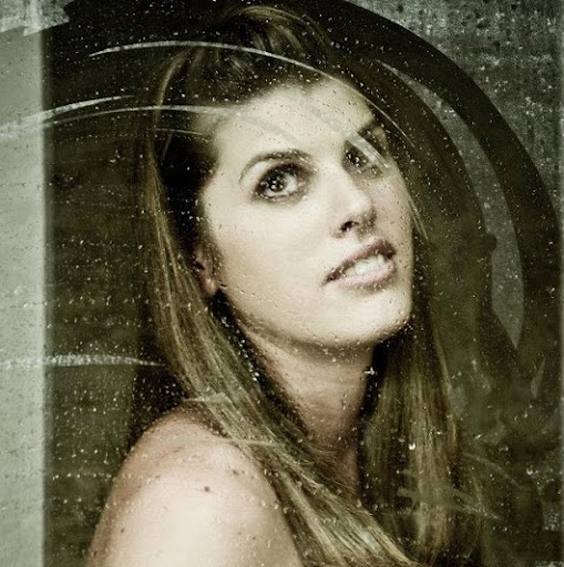 Aimee Thomas Photo 15