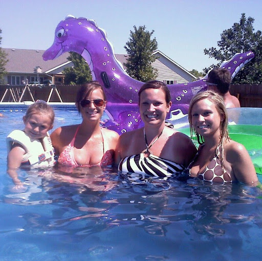 Sara Schroeder Photo 9