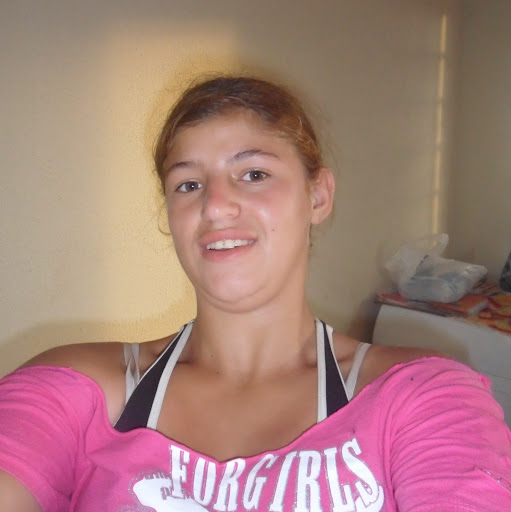 Julia Olivera Photo 13