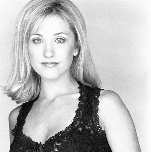 Julie Courtney Photo 40