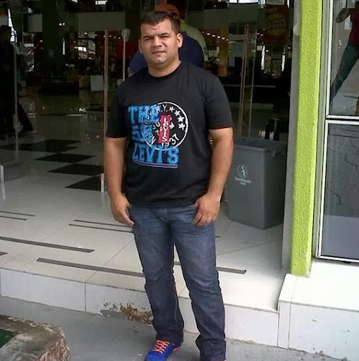 Robert Rosas Photo 30