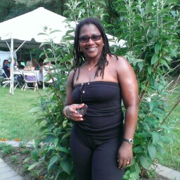 Desiree Howell Photo 7