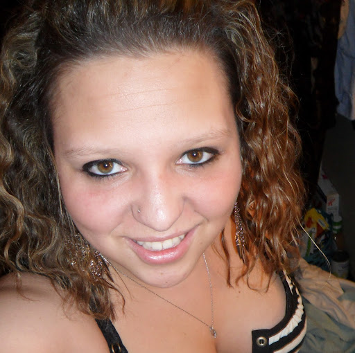 Carly Nichols Photo 7