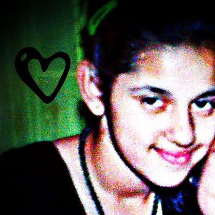 Devika Singh Photo 27